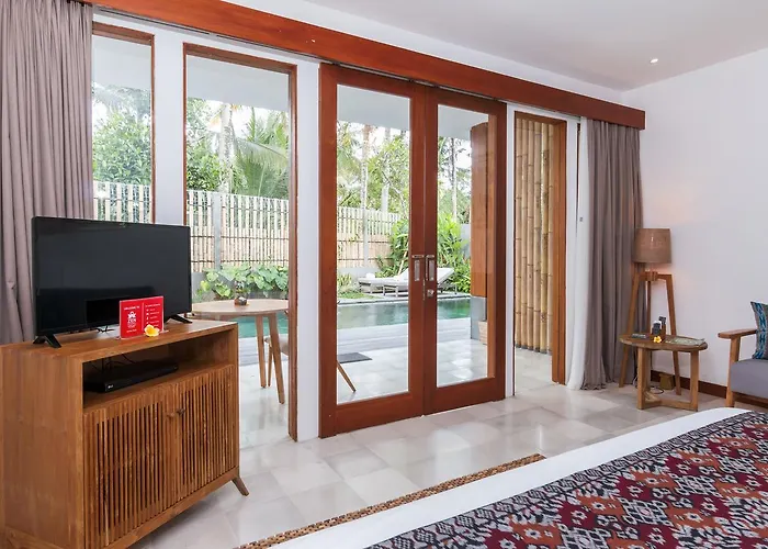 Hotel Zen Premium Purana Kumbuh